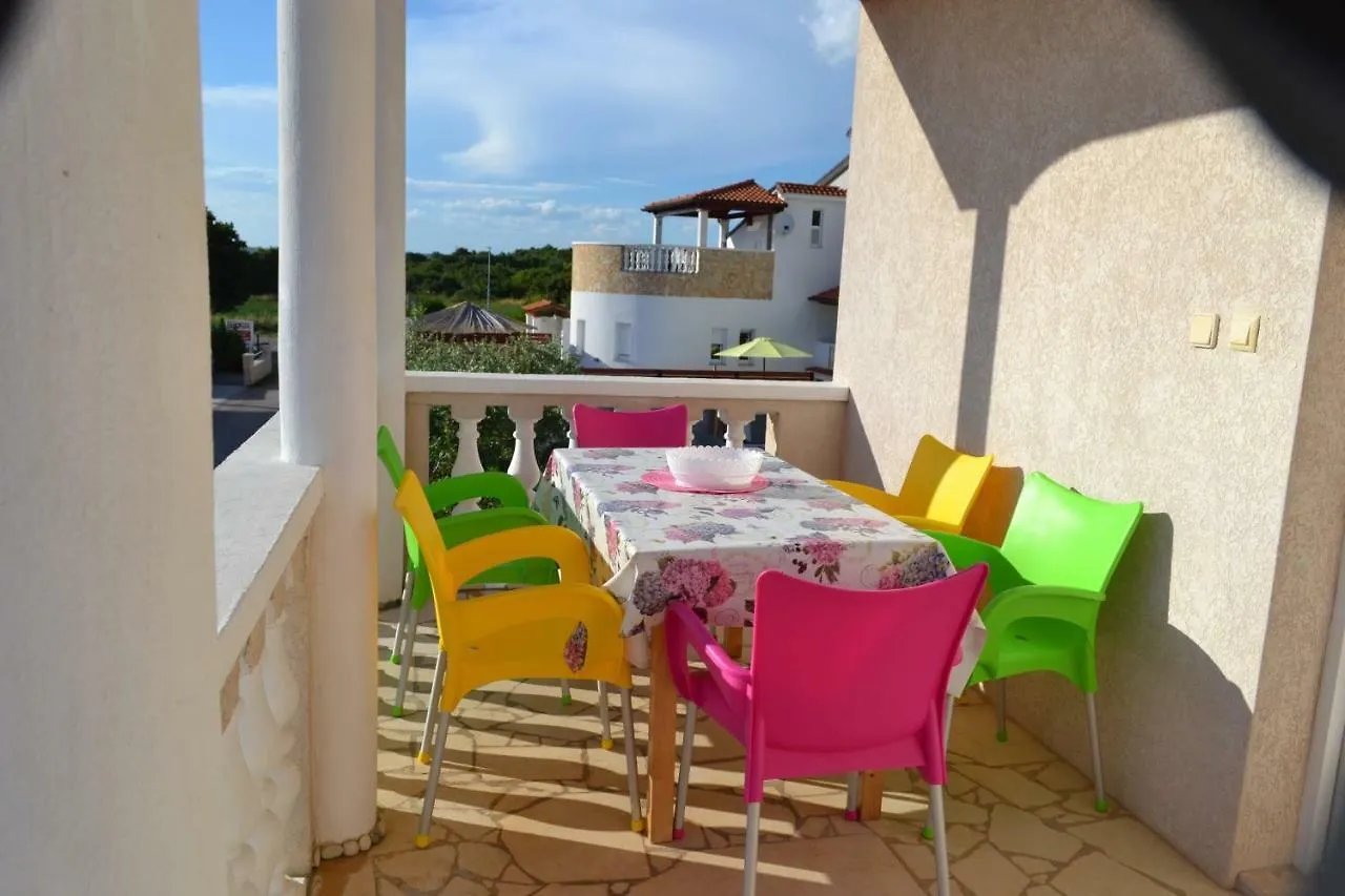 Apartman Basic Pula 0*,
