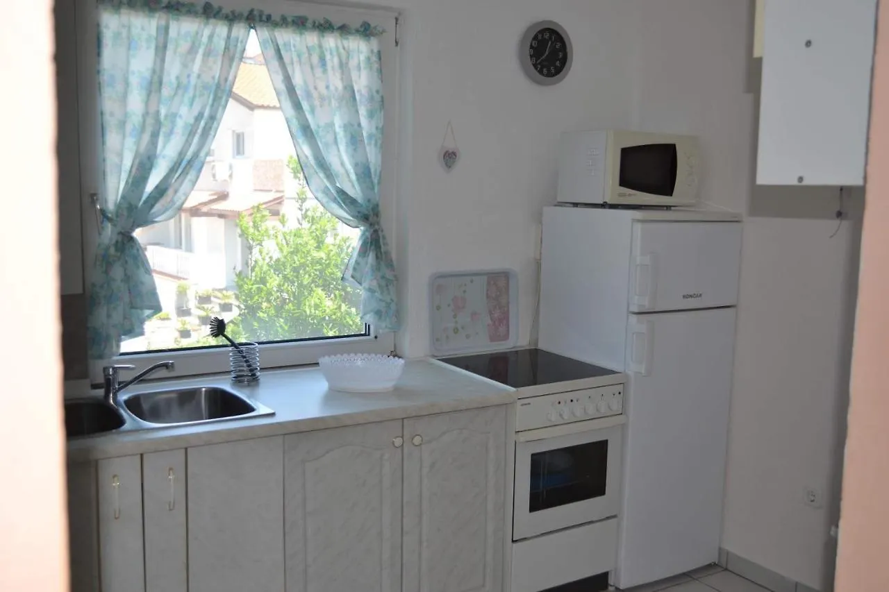 Apartman Basic Pula 0*,  Croatia